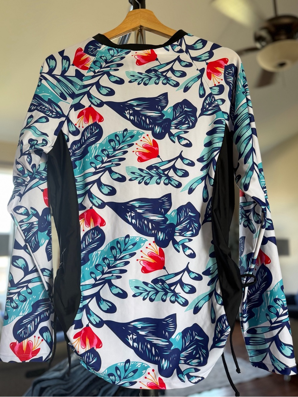 Floral Long-Sleeve Women’s Swim Rash Guard - Sz Lg - Picture 2 of 5